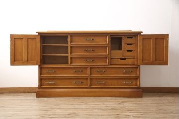 中古　美品　横浜クラシック家具　ダニエル(daniel)　特注品の横長チェスト(引き出し、整理タンス、収納タンス、サイドボード)(定価約90万円)(R-049996)