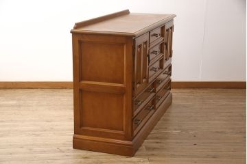 中古　美品　横浜クラシック家具　ダニエル(daniel)　特注品の横長チェスト(引き出し、整理タンス、収納タンス、サイドボード)(定価約90万円)(R-049996)