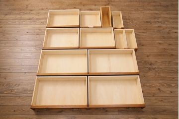 中古　美品　横浜クラシック家具　ダニエル(daniel)　特注品の横長チェスト(引き出し、整理タンス、収納タンス、サイドボード)(定価約90万円)(R-049996)