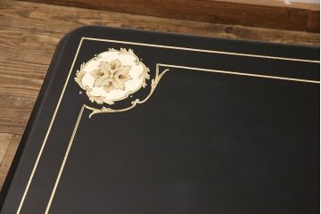 中古　イタリア高級輸入家具　ヴェルサーチホーム(VERSACE HOME)　シノワズリ様式　ギリシア雷文(ギリシャ雷文)入りのセンターテーブル(ローテーブル、リビングテーブル)(R-049998)