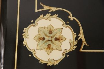 中古　イタリア高級輸入家具　ヴェルサーチホーム(VERSACE HOME)　シノワズリ様式　ギリシア雷文(ギリシャ雷文)入りのセンターテーブル(ローテーブル、リビングテーブル)(R-049998)