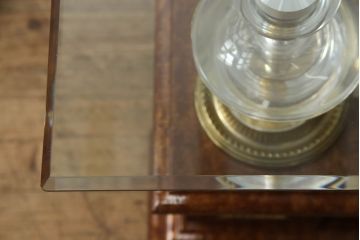 中古　イタリア製　異彩を放つデザインが魅力的なセンターテーブル(ローテーブル)(R-050000)