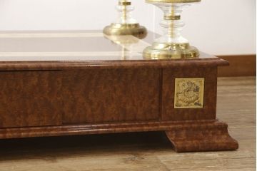 中古　イタリア製　異彩を放つデザインが魅力的なセンターテーブル(ローテーブル)(R-050000)