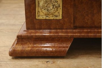中古　イタリア製　異彩を放つデザインが魅力的なセンターテーブル(ローテーブル)(R-050000)