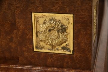 中古　イタリア製　異彩を放つデザインが魅力的なセンターテーブル(ローテーブル)(R-050000)