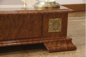 中古　イタリア製　異彩を放つデザインが魅力的なセンターテーブル(ローテーブル)(R-050000)