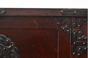 中古　岩谷堂箪笥　桜木作　迫力ある金具が魅力のテレビ台(収納棚、箪笥、和タンス、ローボード)(R-050006)