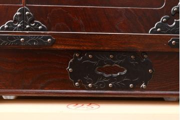 中古　岩谷堂箪笥　桜木作　迫力ある金具が魅力のテレビ台(収納棚、箪笥、和タンス、ローボード)(R-050006)