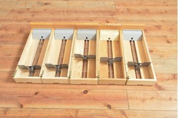 【簡易リペア限定品】レトロ家具　昭和レトロ　KIHARA　ナラ材製　作業台が付いた、ネームプレート付きカードケース(引き出し、チェスト、図書館、図書室)(R-050012)