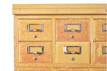 【簡易リペア限定品】レトロ家具　昭和レトロ　KIHARA　ナチュラルスタイルにおすすめ!小物収納に便利なナラ材製ネームプレート付きカードケース(引き出し、チェスト、図書館、図書室)(R-050014)