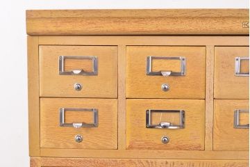 【簡易リペア限定品】レトロ家具　昭和レトロ　KIHARA　お洒落な店舗什器におすすめのナラ材製ネームプレート付きカードケース(引き出し、チェスト、図書館、図書室)(R-050019)
