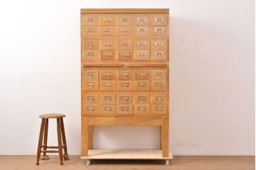 レトロ家具　昭和レトロ　KIHARA　お洒落な店舗什器におすすめのナラ材製ネームプレート付きカードケース(引き出し、チェスト、図書館、図書室)(R-050019)