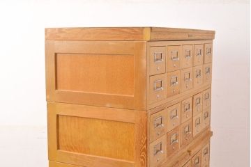 レトロ家具　昭和レトロ　KIHARA　お洒落な店舗什器におすすめのナラ材製ネームプレート付きカードケース(引き出し、チェスト、図書館、図書室)(R-050019)