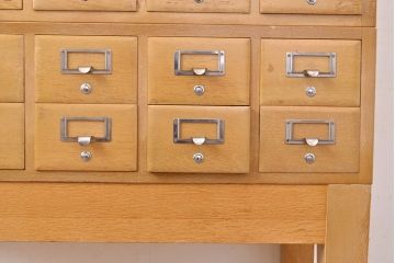【簡易リペア限定品】レトロ家具　昭和レトロ　KIHARA　ナラ材のあたたかみのある風合いが魅力的なネームプレート付きカードケース(引き出し、チェスト、図書館、図書室)(R-050020)