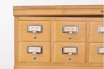 レトロ家具　昭和レトロ　KIHARA　ナラ材のあたたかみのある風合いが魅力的なネームプレート付きカードケース(引き出し、チェスト、図書館、図書室)(R-050020)
