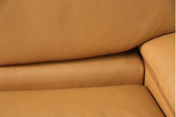 中古美品　展示品　VAROSA VALENTI(バロッサ バレンティ)　本革の明るいカラーが空間のアクセントになる3人掛けソファ(3Pソファ、三人掛け)(定価約160万円)(R-050021)