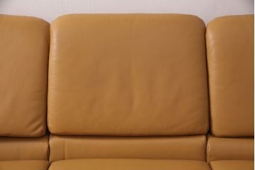 中古美品　展示品　VAROSA VALENTI(バロッサ バレンティ)　本革の明るいカラーが空間のアクセントになる3人掛けソファ(3Pソファ、三人掛け)(定価約160万円)(R-050021)