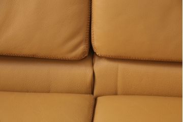 中古美品　展示品　VAROSA VALENTI(バロッサ バレンティ)　本革の明るいカラーが空間のアクセントになる3人掛けソファ(3Pソファ、三人掛け)(定価約160万円)(R-050021)