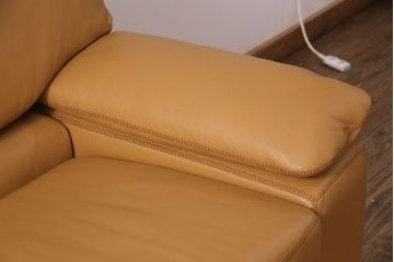 中古美品　展示品　VAROSA VALENTI(バロッサ バレンティ)　本革の明るいカラーが空間のアクセントになる3人掛けソファ(3Pソファ、三人掛け)(定価約160万円)(R-050021)