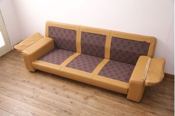 中古美品　展示品　VAROSA VALENTI(バロッサ バレンティ)　本革の明るいカラーが空間のアクセントになる3人掛けソファ(3Pソファ、三人掛け)(定価約160万円)(R-050021)