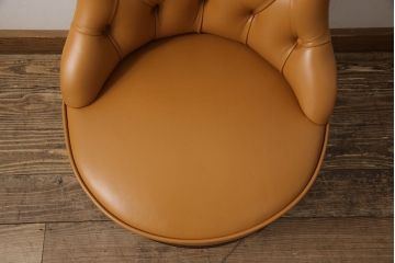 中古　展示美品　バロッサバレンティ(VARO,S.A. VALENTI)　本革　気品漂う佇まいが魅力的なメイトチェア(椅子)(定価約35万円)(R-050024)