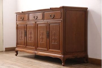 中古　カリン材　真鍮の金具がおしゃれな高級サイドボード(収納棚、キャビネット、花梨材)(R-050030)