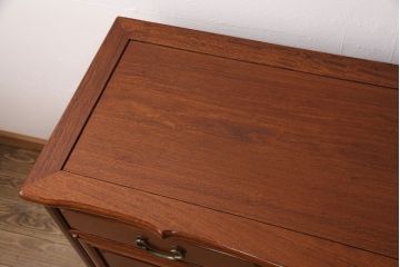 中古　カリン材　真鍮の金具がおしゃれな高級サイドボード(収納棚、キャビネット、花梨材)(R-050030)