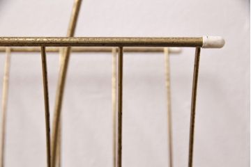 アンティーク雑貨　ディスプレイとしておすすめ!レトロな佇まいが魅力的なマガジンラック(本立て)(R-050040)