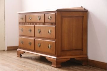 中古　美品　横浜ダニエル(daniel)　アーリーアメリカン　A-104横長整理タンス　気品漂う洗練されたデザインが魅力的なチェスト(定価約50万円)(引き出し、洋服タンス、サイドボード)(R-050042)