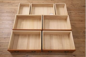 中古　美品　横浜ダニエル(daniel)　アーリーアメリカン　A-104横長整理タンス　気品漂う洗練されたデザインが魅力的なチェスト(定価約50万円)(引き出し、洋服タンス、サイドボード)(R-050042)