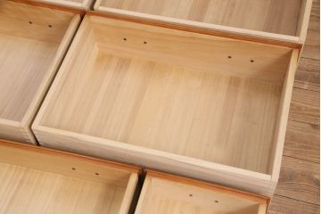 中古　美品　横浜ダニエル(daniel)　アーリーアメリカン　A-104横長整理タンス　気品漂う洗練されたデザインが魅力的なチェスト(定価約50万円)(引き出し、洋服タンス、サイドボード)(R-050042)