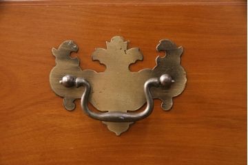 中古　美品　横浜ダニエル(daniel)　アーリーアメリカン　A-104横長整理タンス　気品漂う洗練されたデザインが魅力的なチェスト(定価約50万円)(引き出し、洋服タンス、サイドボード)(R-050042)