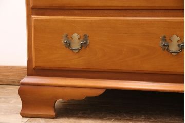 中古　美品　横浜ダニエル(daniel)　アーリーアメリカン　A-104横長整理タンス　気品漂う洗練されたデザインが魅力的なチェスト(定価約50万円)(引き出し、洋服タンス、サイドボード)(R-050042)