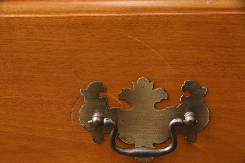 中古　美品　横浜ダニエル(daniel)　アーリーアメリカン　A-104横長整理タンス　気品漂う洗練されたデザインが魅力的なチェスト(定価約50万円)(引き出し、洋服タンス、サイドボード)(R-050042)