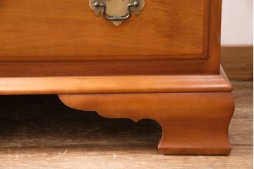 中古　美品　横浜ダニエル(daniel)　アーリーアメリカン　A-104横長整理タンス　気品漂う洗練されたデザインが魅力的なチェスト(定価約50万円)(引き出し、洋服タンス、サイドボード)(R-050042)