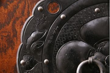 ビンテージ家具　岩谷堂箪笥　銘入り「菊政」　手打ち金具　重厚な和の空間作りに活躍する、観音扉付き衣装箪笥(引き出し、和タンス、洋服箪笥、収納箪笥、観音箪笥、ヴィンテージ)(R-050044)