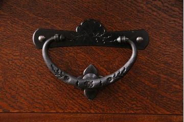 ビンテージ家具　岩谷堂箪笥　銘入り「菊政」　手打ち金具　重厚な和の空間作りに活躍する、観音扉付き衣装箪笥(引き出し、和タンス、洋服箪笥、収納箪笥、観音箪笥、ヴィンテージ)(R-050044)