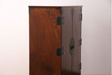 ビンテージ家具　岩谷堂箪笥　銘入り「菊政」　手打ち金具　重厚な和の空間作りに活躍する、観音扉付き衣装箪笥(引き出し、和タンス、洋服箪笥、収納箪笥、観音箪笥、ヴィンテージ)(R-050044)