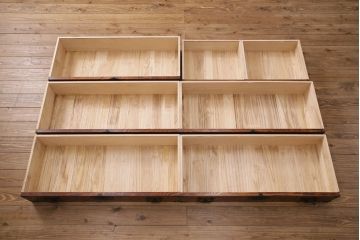ビンテージ家具　岩谷堂箪笥　銘入り「菊政」　手打ち金具　重厚な和の空間作りに活躍する、観音扉付き衣装箪笥(引き出し、和タンス、洋服箪笥、収納箪笥、観音箪笥、ヴィンテージ)(R-050044)