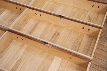 ビンテージ家具　岩谷堂箪笥　銘入り「菊政」　手打ち金具　重厚な和の空間作りに活躍する、観音扉付き衣装箪笥(引き出し、和タンス、洋服箪笥、収納箪笥、観音箪笥、ヴィンテージ)(R-050044)