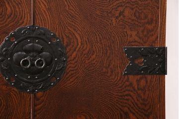 ビンテージ家具　岩谷堂箪笥　銘入り「菊政」　手打ち金具　重厚な和の空間作りに活躍する、観音扉付き衣装箪笥(引き出し、和タンス、洋服箪笥、収納箪笥、観音箪笥、ヴィンテージ)(R-050044)