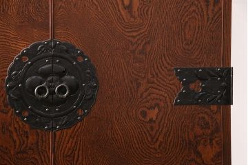ビンテージ家具　岩谷堂箪笥　銘入り「菊政」　手打ち金具　重厚な和の空間作りに活躍する、観音扉付き衣装箪笥(引き出し、和タンス、洋服箪笥、収納箪笥、観音箪笥、ヴィンテージ)(R-050045)