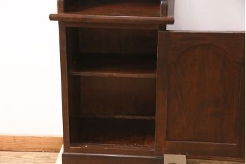 中古　松本民芸家具　気品漂うシックな雰囲気が魅力のB型時計台(ホールクロック、戸棚、収納棚、陳列棚)(定価約49万6千円)(R-050046)