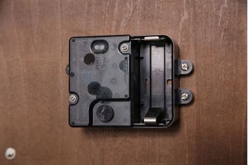 中古　松本民芸家具　気品漂うシックな雰囲気が魅力のB型時計台(ホールクロック、戸棚、収納棚、陳列棚)(定価約49万6千円)(R-050046)