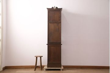 中古　松本民芸家具　気品漂うシックな雰囲気が魅力のB型時計台(ホールクロック、戸棚、収納棚、陳列棚)(定価約49万6千円)(R-050046)