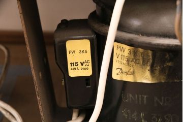 北欧ヴィンテージ　ノルウェー製　激レア品!ローズウッド材の風合いがお洒落な雰囲気を引き立たせるクーラーキャビネット(サイドボード、収納棚、戸棚、ビンテージ)(R-050049)