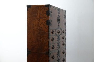 中古　岩谷堂箪笥　見事な手打ち金具と躍動感のある杢目が魅力の重ね箪笥　(R-050054)