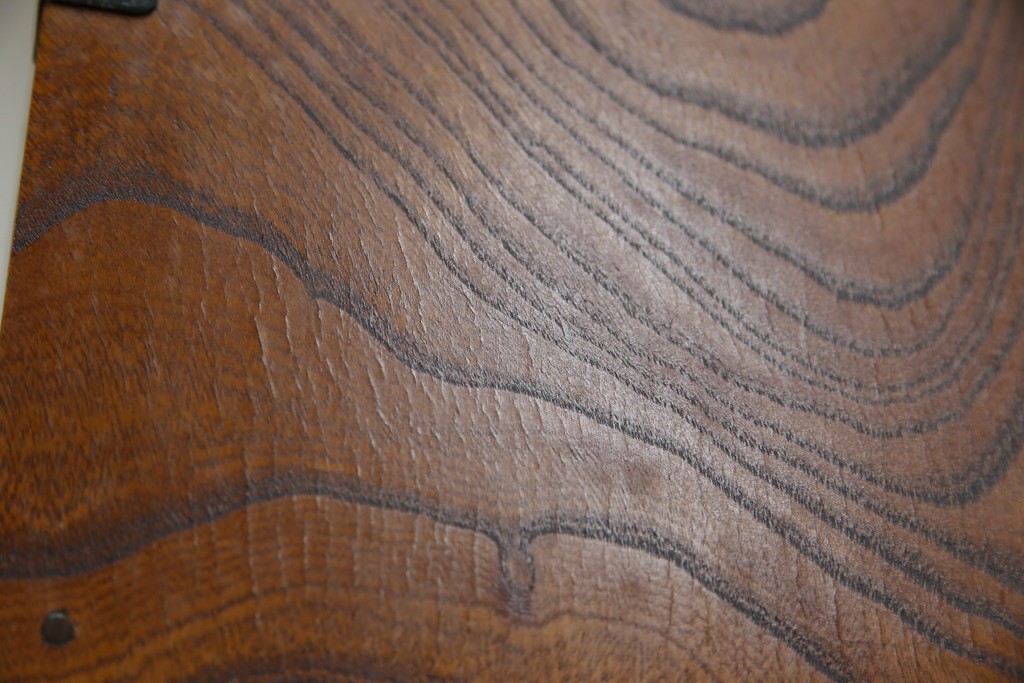 中古　岩谷堂箪笥　見事な手打ち金具と躍動感のある杢目が魅力の重ね箪笥　(R-050054)