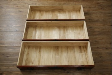 中古　岩谷堂箪笥　見事な手打ち金具と躍動感のある杢目が魅力の重ね箪笥　(R-050054)