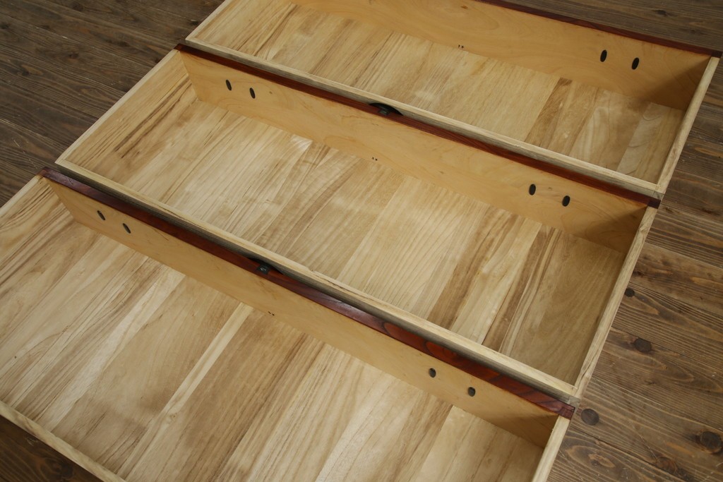 中古　岩谷堂箪笥　見事な手打ち金具と躍動感のある杢目が魅力の重ね箪笥　(R-050054)